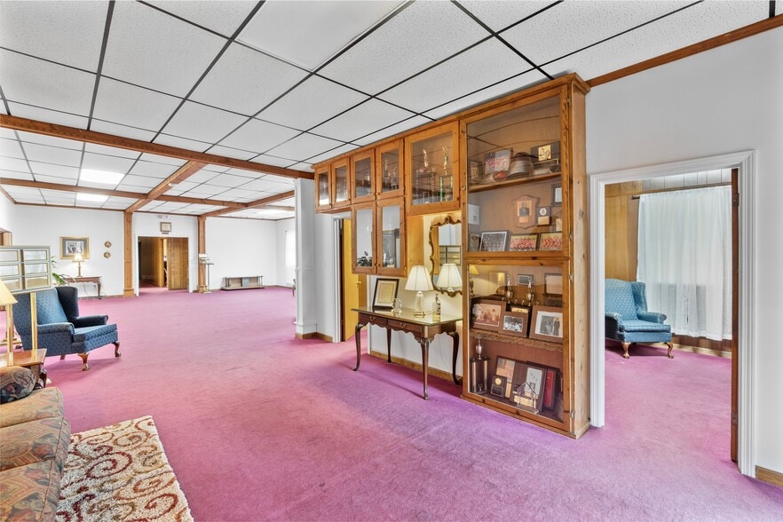 More Photos Of 1401 S Fant St, Anderson Funeral Home For Sale