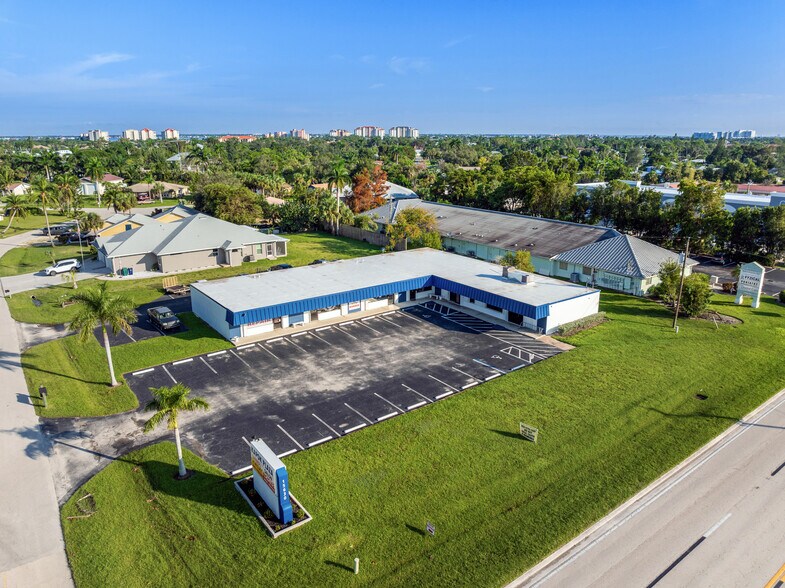 More Photos Of 15630 Mcgregor Blvd, Fort Myers Freestanding For Sale