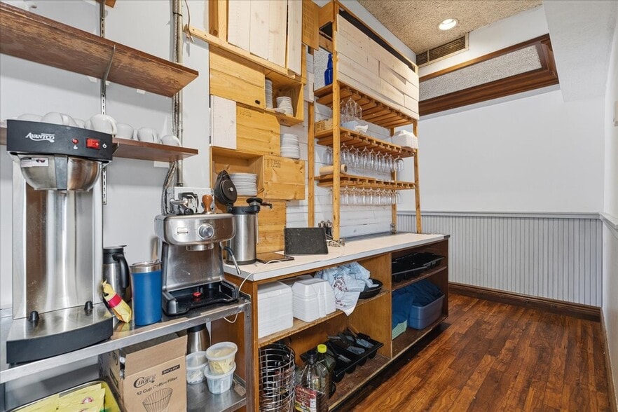 More Photos Of 2104 E Carson St, Pittsburgh Restaurant For Sale