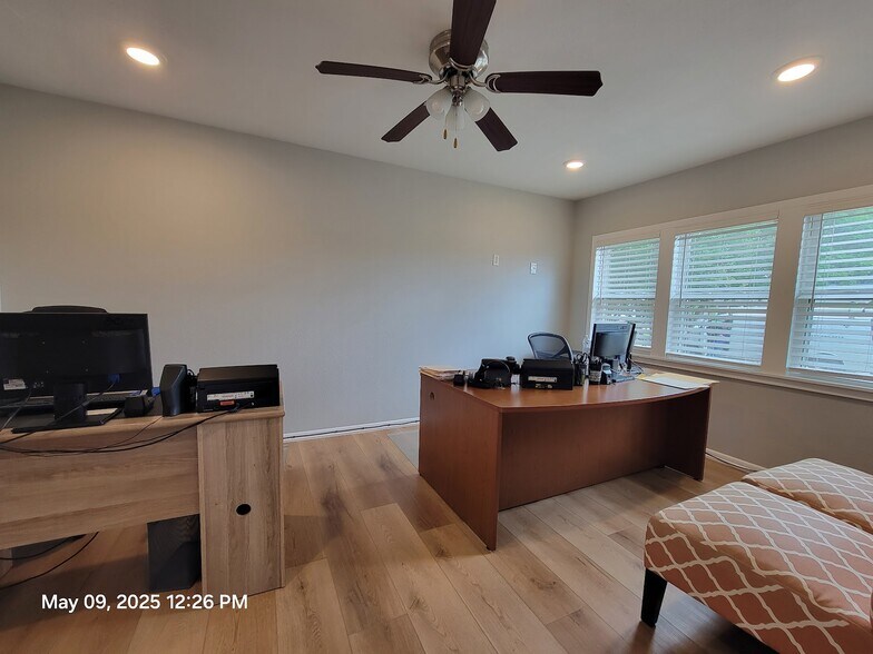 More Photos Of 1913 Hemlock Dr, Haltom City Office For Sale