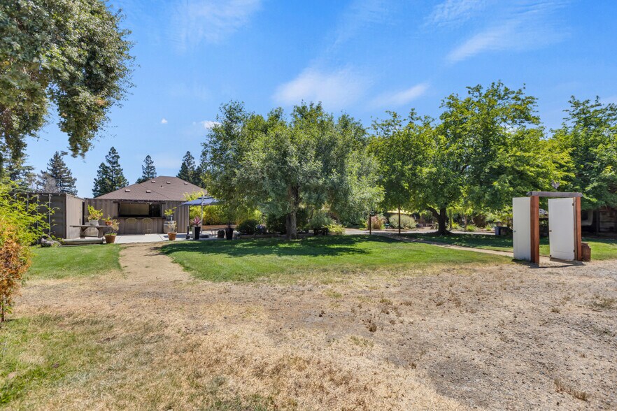 More Photos Of 9455 E Stockton Blvd, Elk Grove Specialty For Sale