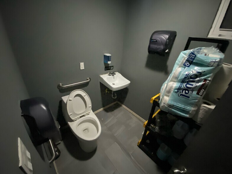 More Photos Of 726 Courtlandt Ave, Bronx Restaurant For Lease