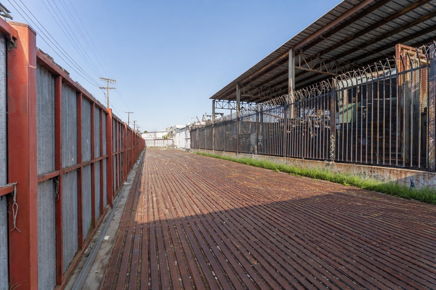 More Photos Of 830 59th St, Los Angeles Light Manufacturing For Sale