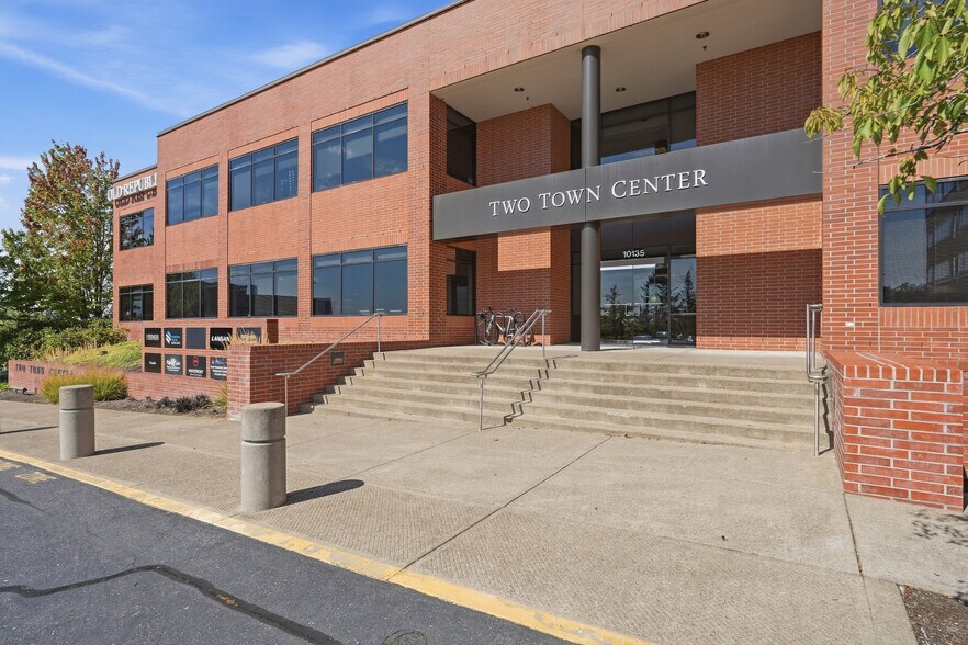 More Photos Of 10135 SE Sunnyside Rd, Clackamas Office For Lease