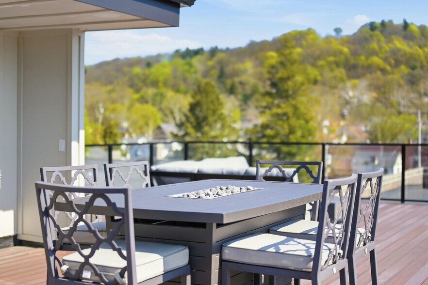 More Photos Of 443 Walnut St, Sewickley Flex For Sale