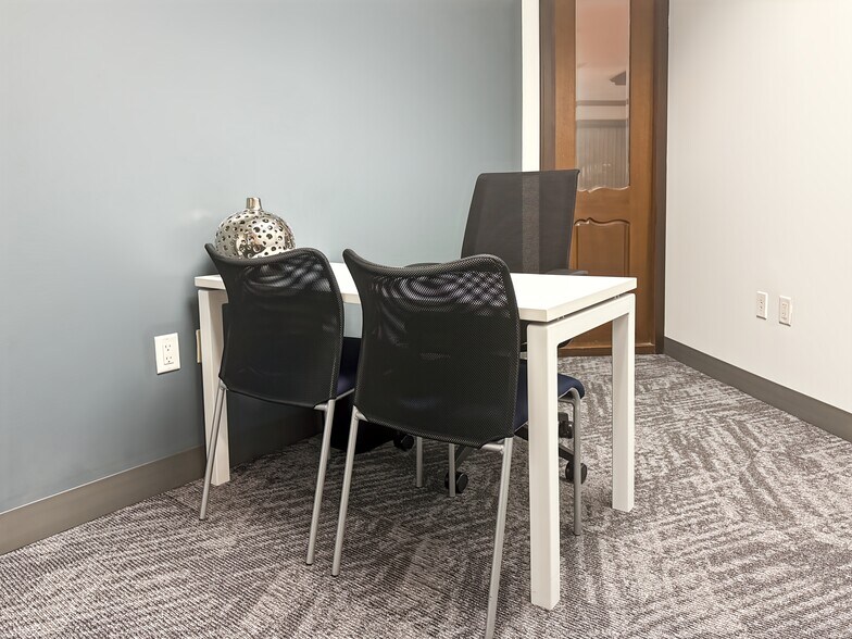 More Photos Of 950 Echo Ln, Houston Coworking Space