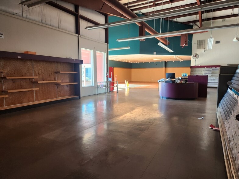 More Photos Of 29670 Ellensburg Ave, Gold Beach Storefront For Sale