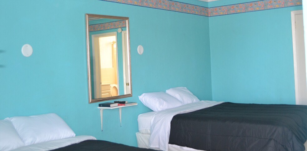 More Photos Of 213 Cape Fear Blvd, Carolina Beach Hotel For Sale
