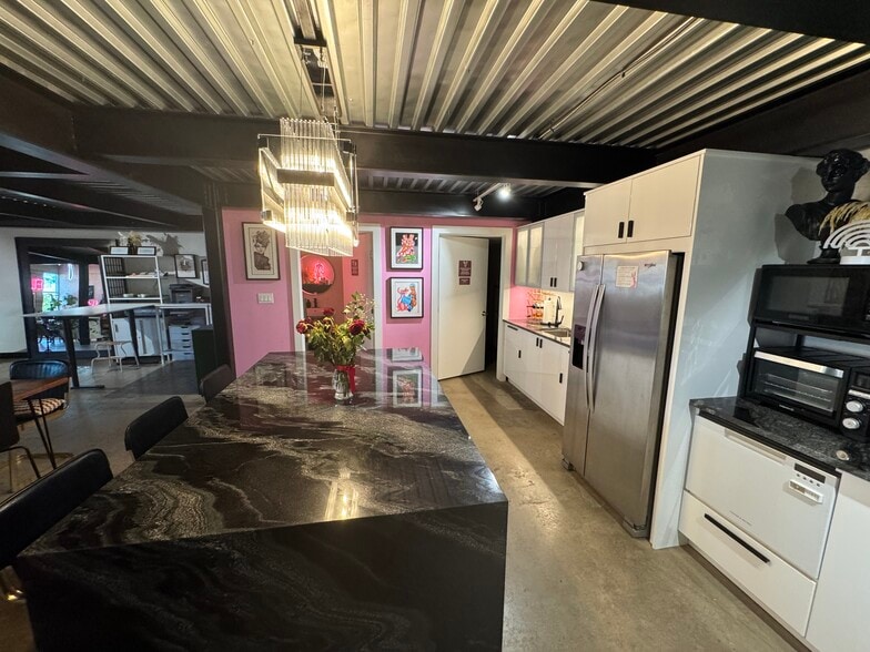 More Photos Of 1380 River Bend Dr, Dallas Office For Sale