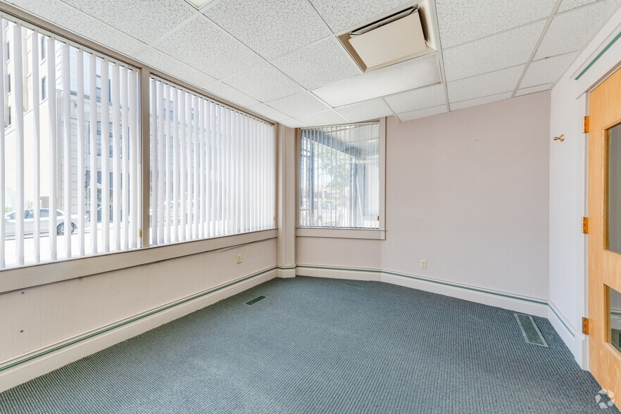 More Photos Of 348 N Burdick St, Kalamazoo Medical For Lease