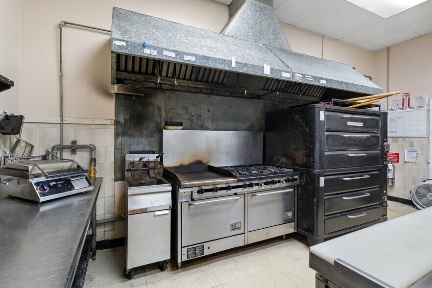 More Photos Of 299 E Gulf To Lake Hwy, Lecanto Storefront For Sale