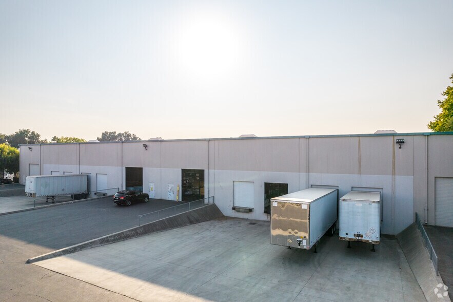 More Photos Of 841-849 F St, West Sacramento Warehouse For Lease