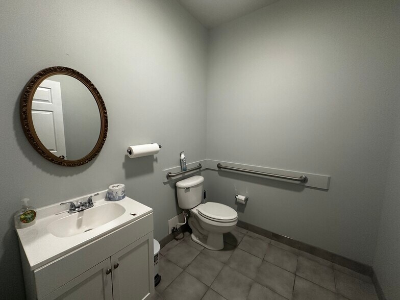 More Photos Of 1302 SE 25th Loop, Ocala Medical For Lease