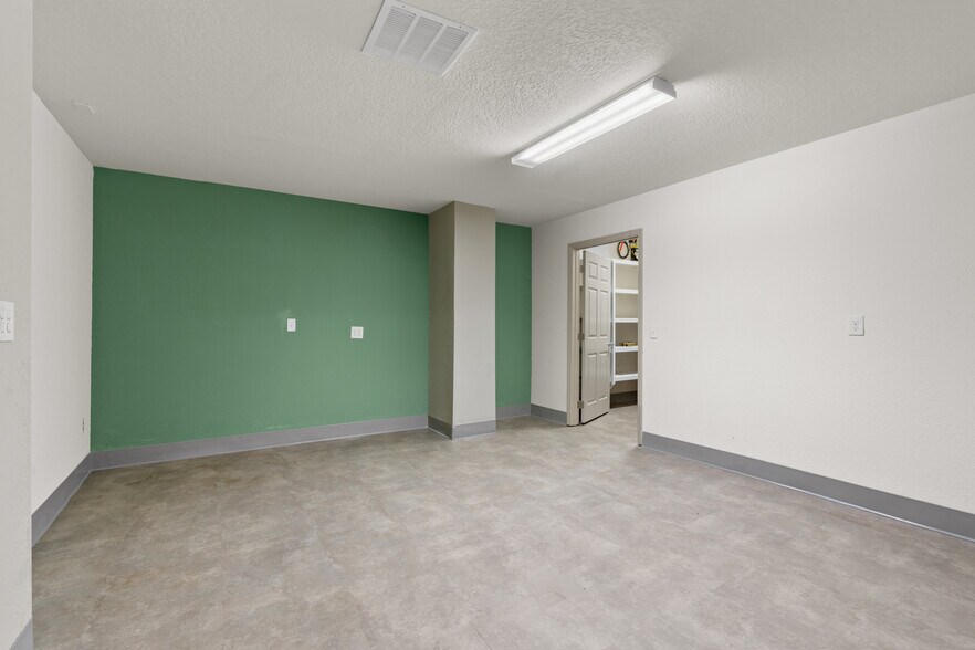 More Photos Of 13595 SE 31st Ave, Summerfield Warehouse For Sale