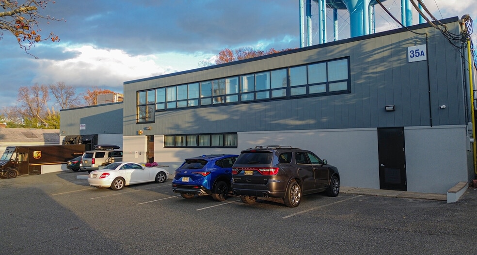 More Photos Of 35 West St, East Hanover Warehouse For Lease