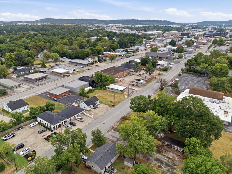 More Photos Of 704 W Meadow Ave, Springdale Office For Lease