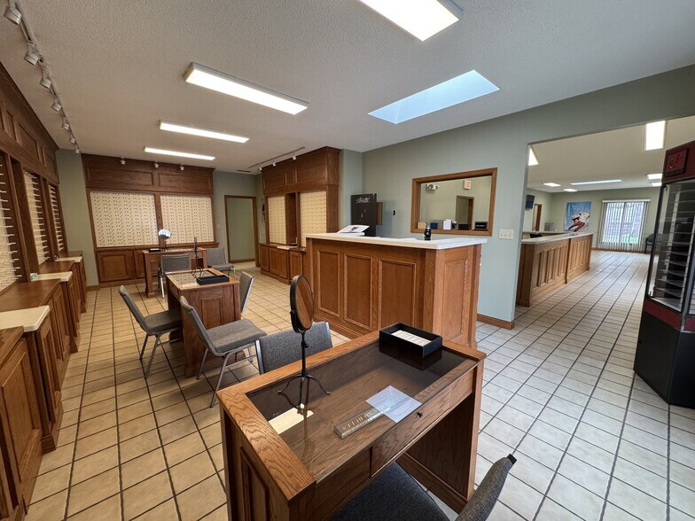 More Photos Of 915 N Main St, Bloomington General Retail For Sale