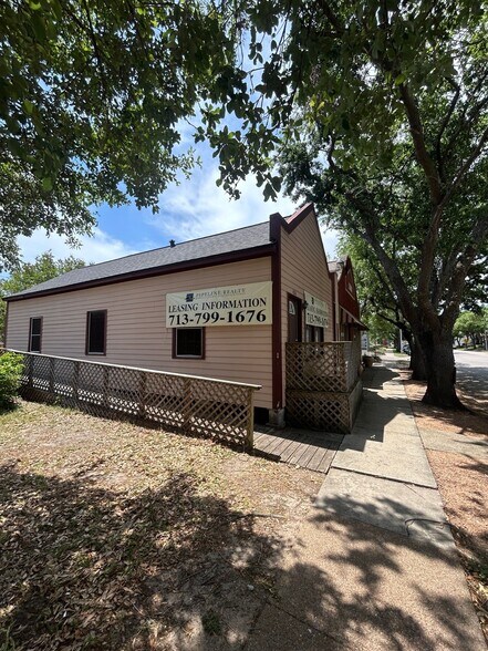 Primary Photo Of 420 W 19th St, Houston General Retail For Lease