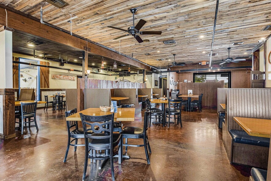 More Photos Of 131 New Warrington Rd, Pensacola Restaurant For Sale