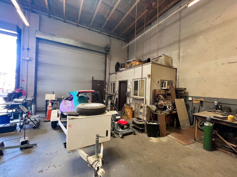 More Photos Of 301 E Blaine St, Corona Warehouse For Lease
