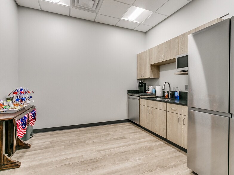 More Photos Of 8890 S Sunnylane Rd, Oklahoma City Flex For Sale