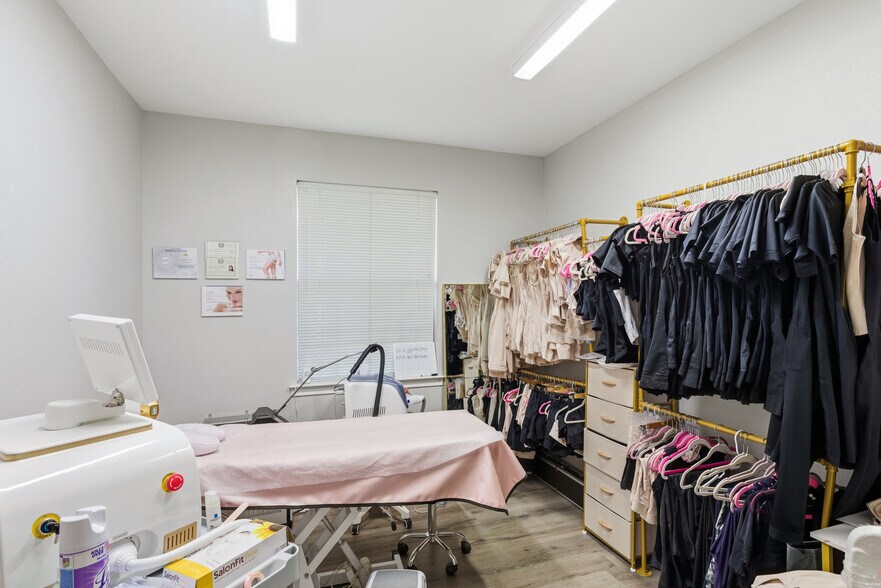 More Photos Of 901 W Wall St, Grapevine Medical For Lease