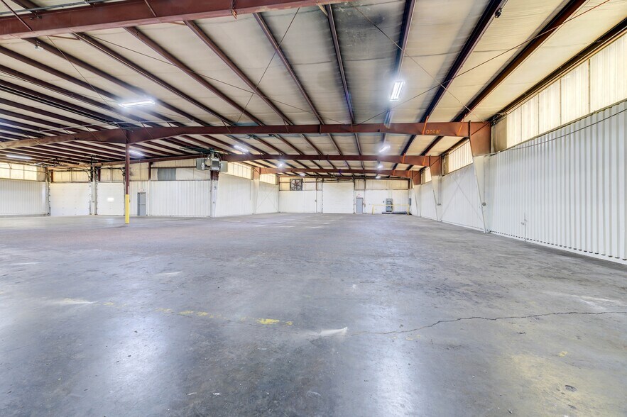 More Photos Of 617 Cepi Dr, Chesterfield Warehouse For Lease