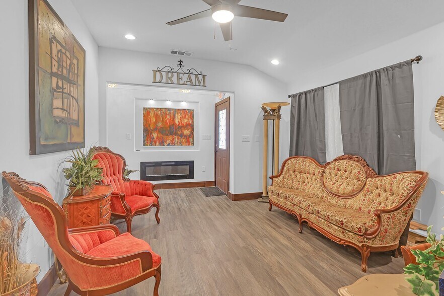 More Photos Of 612 N Third Street, Princeton Office For Sale