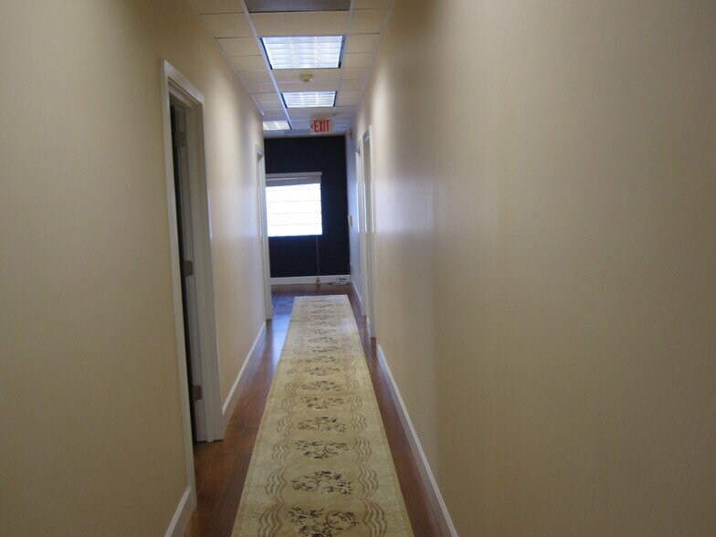 More Photos Of 1785 NE Broad Cswy, North Miami Beach Medical For Lease