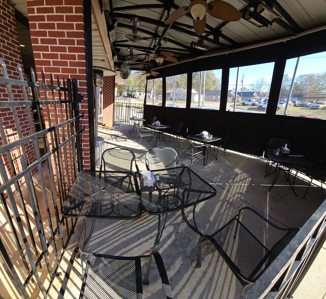 More Photos Of 227 Atlanta Hwy, Gainesville Freestanding For Sale