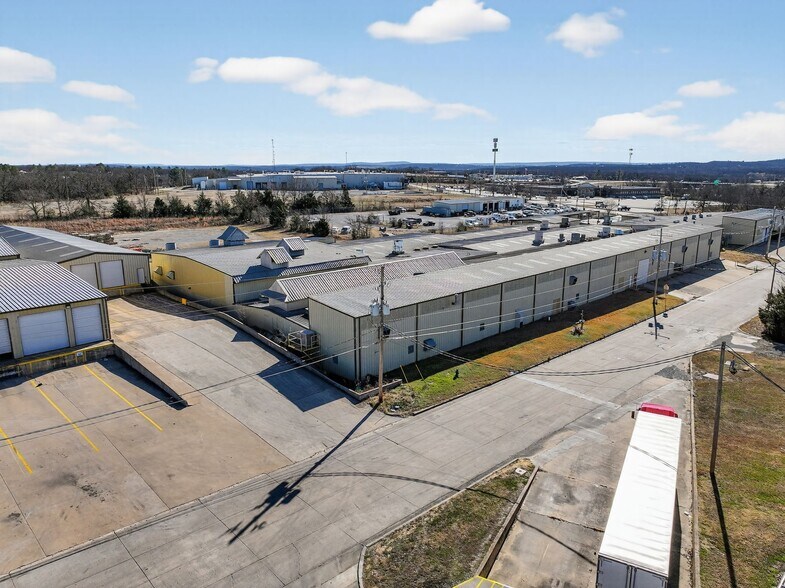 More Photos Of 1801 E College Ave, Mcalester Manufacturing For Sale