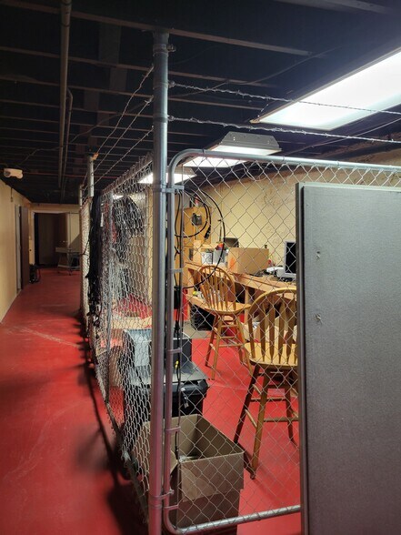 More Photos Of 909 6th St, Clarkston Storefront Retail Office For Lease