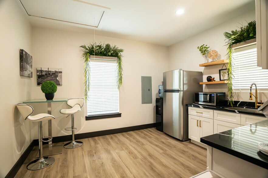 More Photos Of 26715B Decker Prairie Rosehl Rd, Magnolia Office For Sale