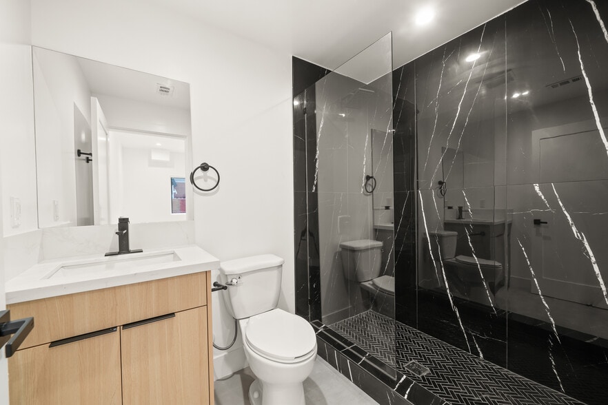 More Photos Of 913 N Hobart Blvd, Los Angeles Apartments For Sale