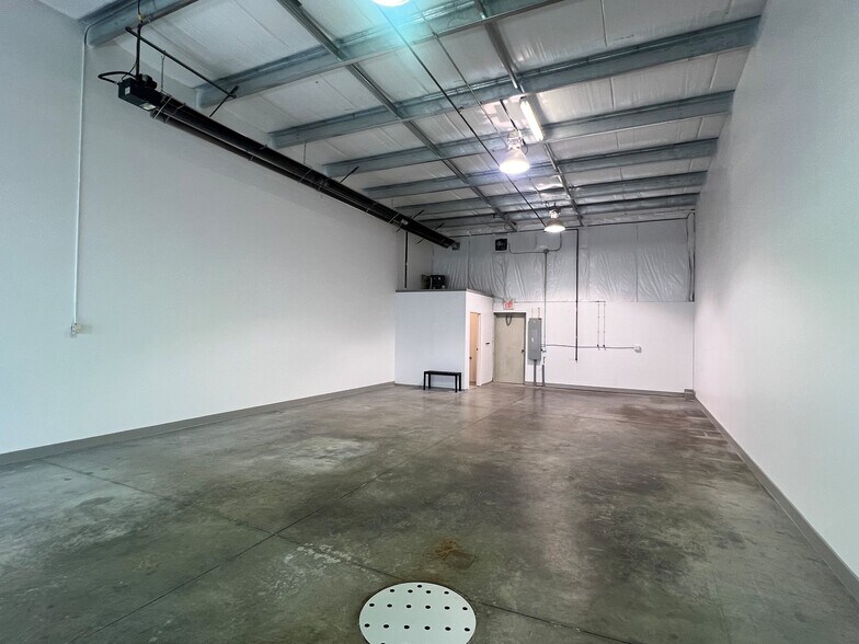 More Photos Of 5510 45th St, Leduc Manufacturing For Lease