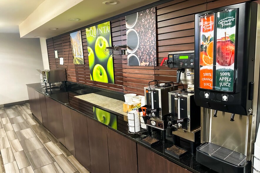 More Photos Of 6404 E Broadway Blvd, Tucson Hotel For Sale