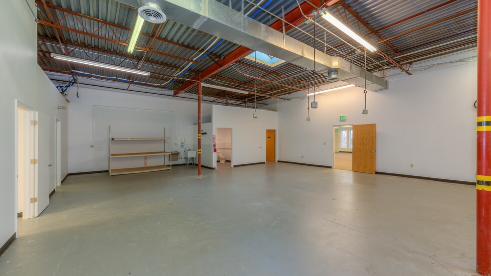 More Photos Of 530 Compton St, Broomfield Flex For Lease