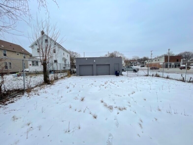 More Photos Of 1152 Grant St, Akron Freestanding For Lease