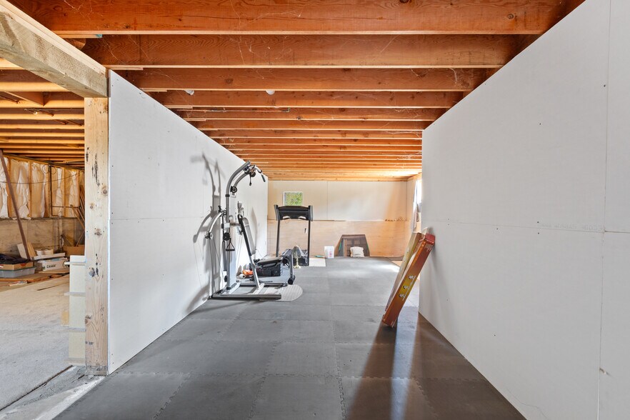 More Photos Of 5565 NE Stephens St, Winchester Auto Repair For Sale