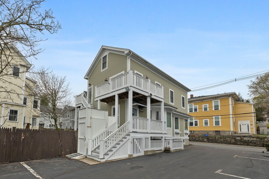 More Photos Of 10 Spring St, Marblehead Storefront Retail Residential For Lease
