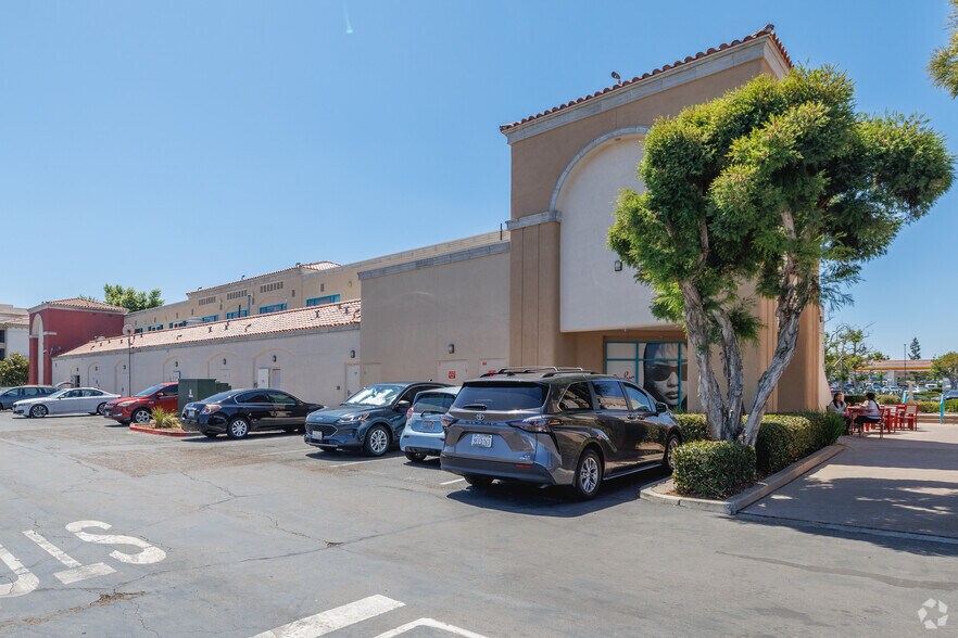 More Photos Of 9460 Mira Mesa Blvd, San Diego General Retail For Lease