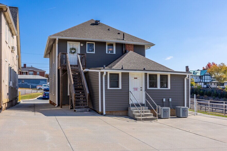 More Photos Of 126 S Spruce St, Winston-Salem Office Residential For Sale