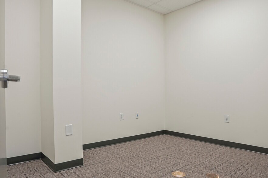 More Photos Of 123 S Lynnhaven Rd, Virginia Beach Office For Lease