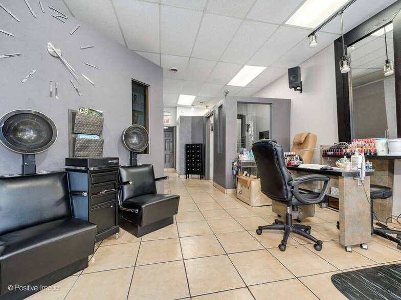More Photos Of 5924-5926 W Lawrence Ave, Chicago Storefront For Sale