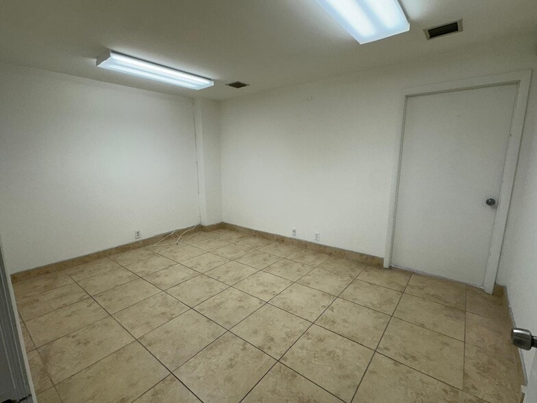 More Photos Of 11453-11477 NW 34th St, Doral Warehouse For Lease