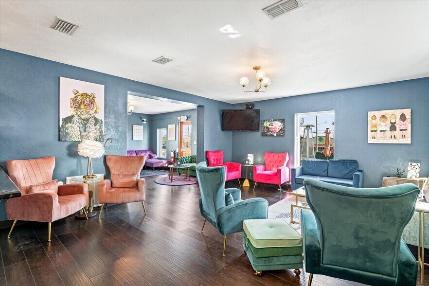 More Photos Of 608 SW Big Bend Trl, Glen Rose Restaurant For Sale