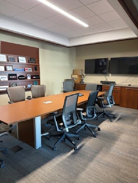 More Photos Of 4554 S 38th Ave, Fargo Bank For Lease