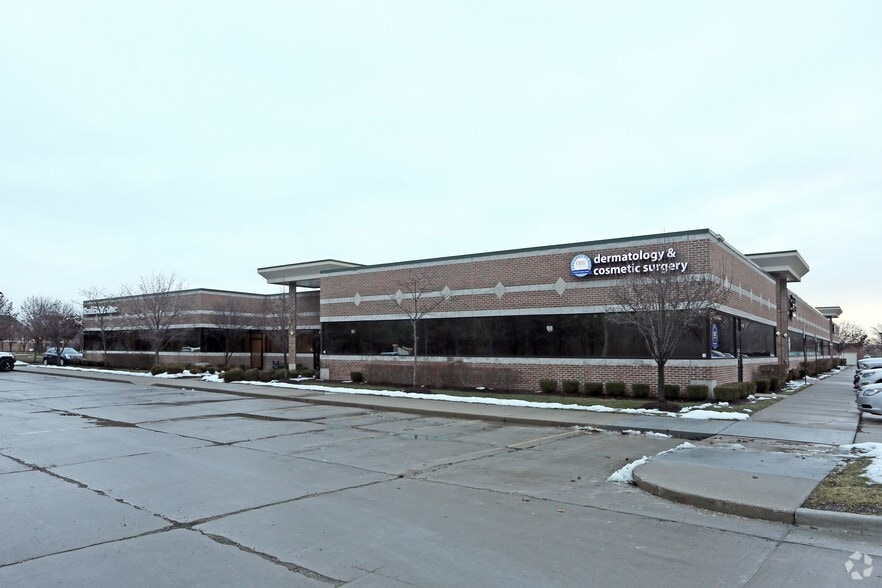 More Photos Of 50154-50202 Schoenherr Rd, Shelby Township Medical For Lease
