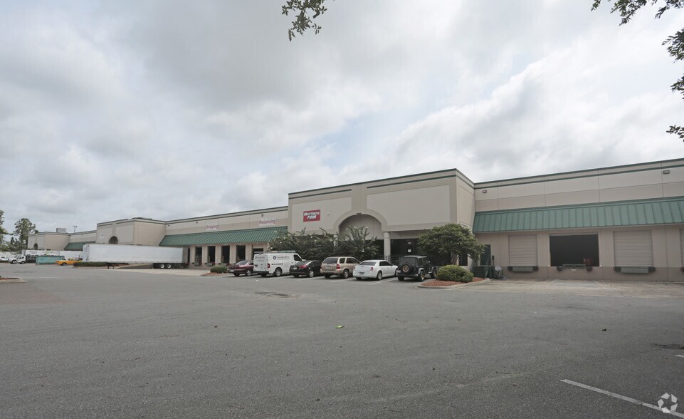 Primary Photo Of 8475 Western Way, Jacksonville Unknown For Lease