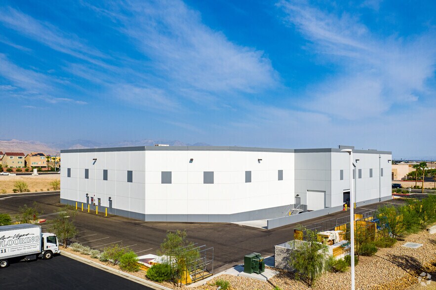 More Photos Of 6021 Badura Ave, Las Vegas Warehouse For Lease